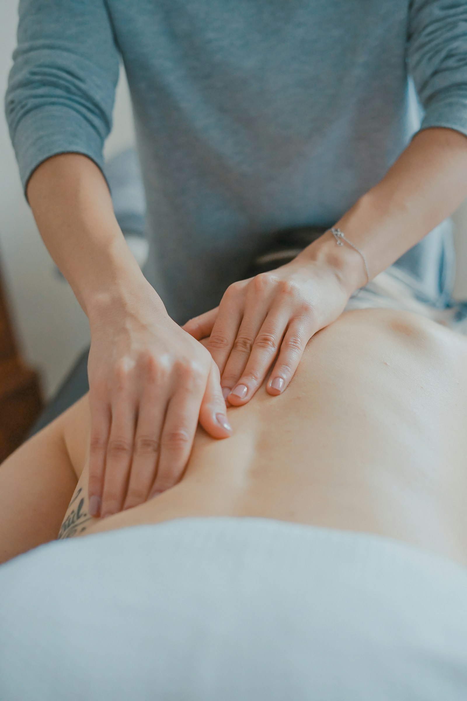 deep tissue massage therapy session for muscle pain relief in kuala lumpur